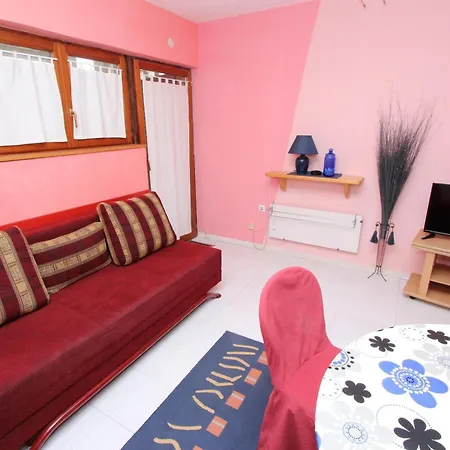 2 By Interhome *